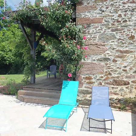 Chez Caro Дом отдыха Mourjou